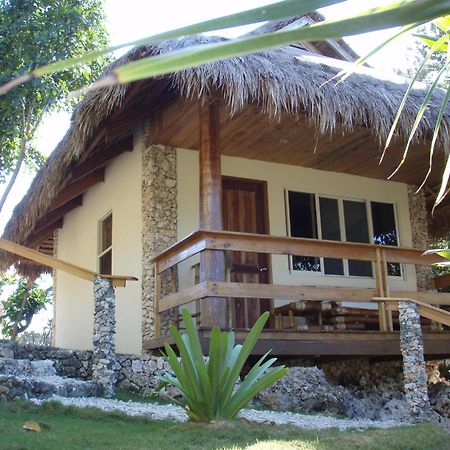 Tepanee Beach Resort Logon Luaran gambar